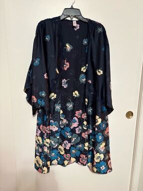 VICTORIA'S SECRET SOFT SATIN FLORAL DETAILED MULTICOLOR KIMONO ROBE MEDIUM/LARGE